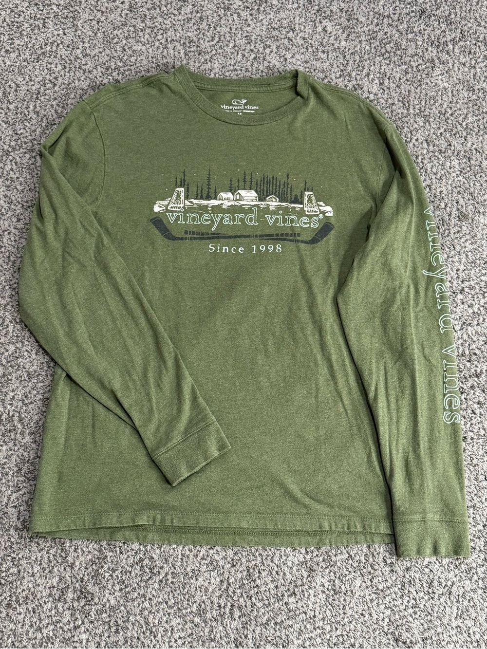 Vineyard Vines hockey long sleeve